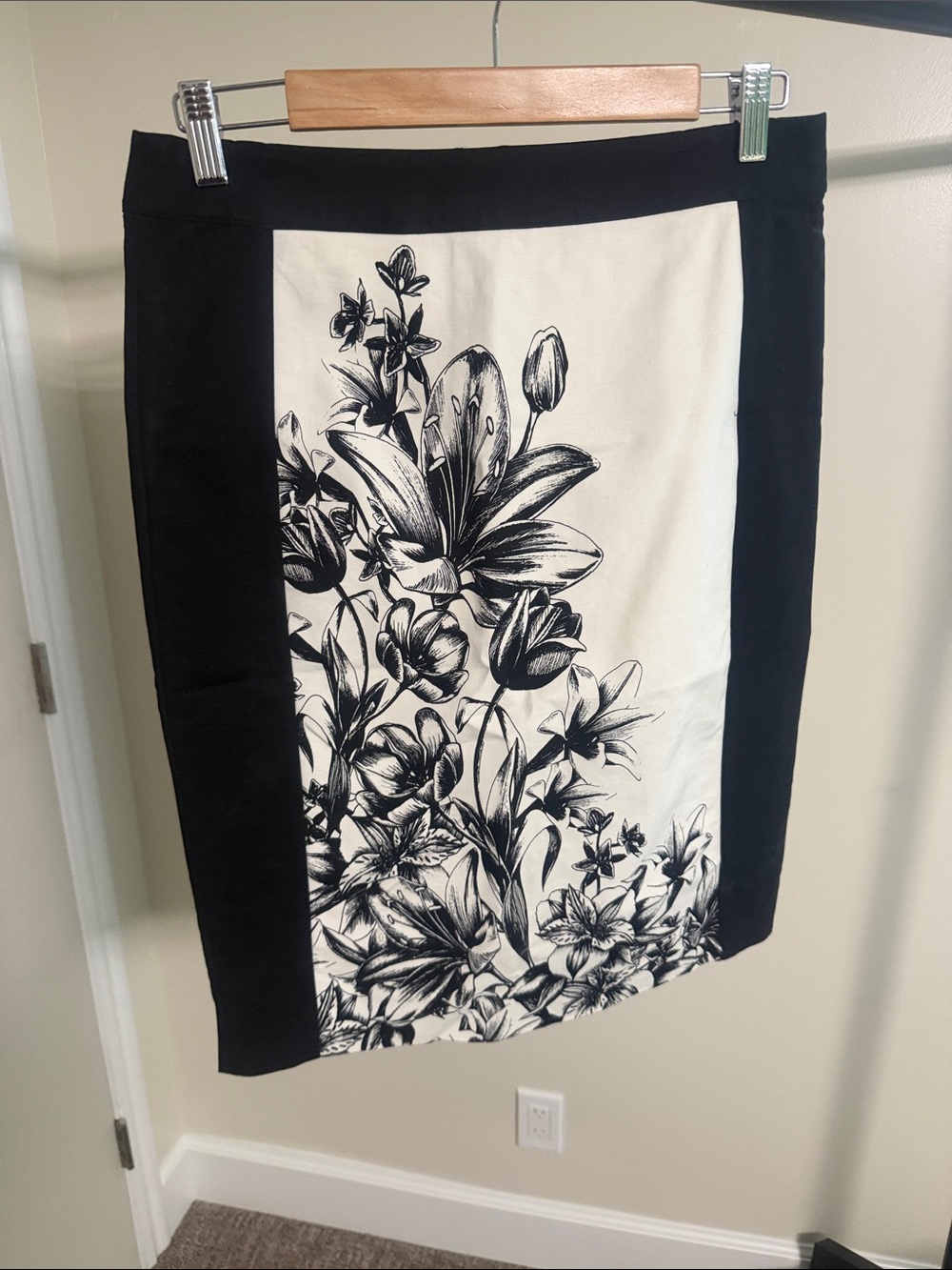 Black & White Floral Panel Pencil Skirt - Women
